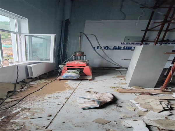 七叉镇地基基础下沉墙体裂缝加固注浆顶升施工